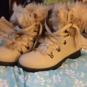 Wanted Beige Fur-Trimmed Winter Boots